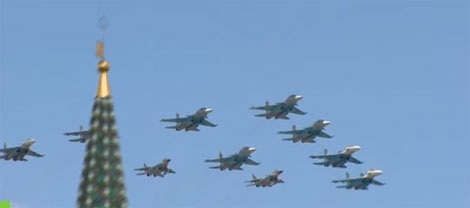 Nga "khoe" dàn vũ khí tối tân trên Quảng trường Đỏ - 1 Các máy bay Nga trong cuộc tập dượt cho cuộc diễu binh.
