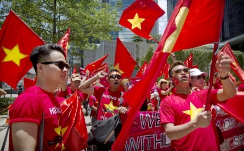 Người Việt năm châu xuống đường phản đối giàn khoan Trung Quốc