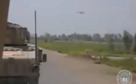 Thực hư video "đĩa bay" tấn công quân Taliban ở Afghanistan - 1 Hình ảnh đĩa bay trong đoạn video (Nguồn: New York Daily News)