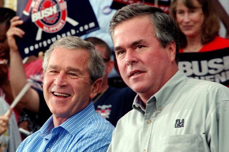 Bush muốn em trai tranh cử tổng thống - 1 Cựu Tổng thống George W. Bush (trái) và em trai Jeb Bush.