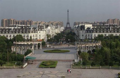Tràn lan nạn ăn cắp kiến trúc phương Tây ở Trung Quốc - 2 Tháp Eiffel bị sao chép tại Trung Quốc.