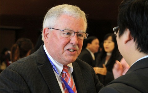 Báo Australia chỉ trích Trung Quốc leo thang căng thẳng - 1 Giáo sư Carl Thayer