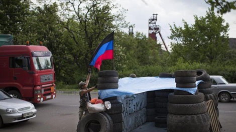 Lực lượng tự vệ vùng Donetsk ra tối hậu thư cho quân đội Kiev - 1 Một chốt kiểm soát gần Donetsk, đông Ukraine.