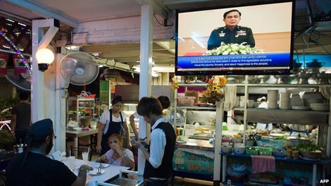 Tướng Prayuth Chan-ocha phát biểu trên truyền hình.