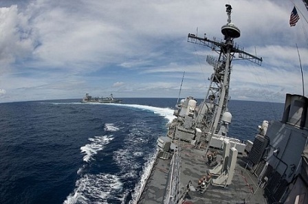 Tàu chiến Mỹ, Trung suýt va chạm trên biển Đông.