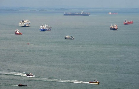 Các tàu di chuyển trên một vùng của Đông Nam Á. (Ảnh minh họa)