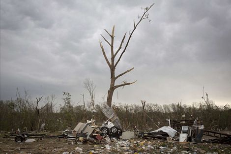 Những hình ảnh thế giới nổi bật tuần qua - 15 Cảnh tượng tan hoang sau trận lốc xoáy tại Mayflower, Arkansas, Mỹ.