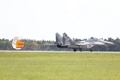 Màn hạ cánh của một chiếc MiG-29 thuộc không quân Ba Lan.