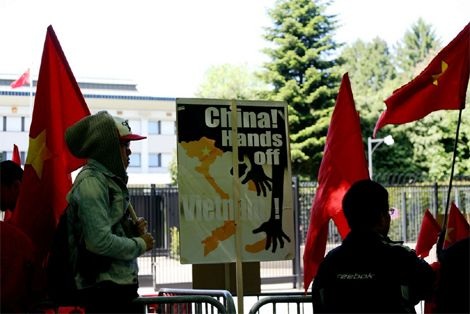 Thông điệp mong muốn hòa bình của những người tham gia cuộc biểu tình.