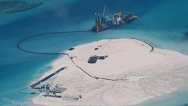 Philippines phản đối Trung Quốc cải tạo thêm một bãi ngầm ở Biển Đông - 1 Trung Quốc tiến hành các hoạt động phi pháp tại bãi Gạc Ma.