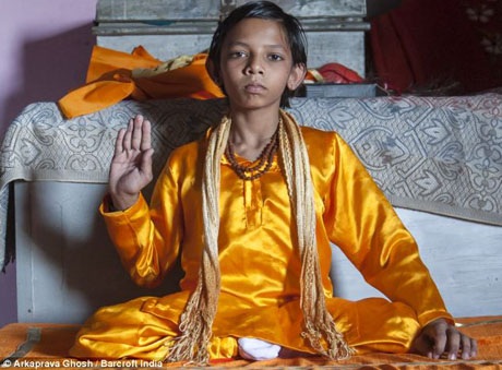 Ashid được tôn vinh như thánh sống.