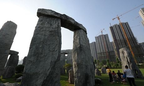 Phiên bản Stonehenge 2.0  tại một dự án nhà ở mới xây dựng ở Hợp Phì, Trung Quốc.