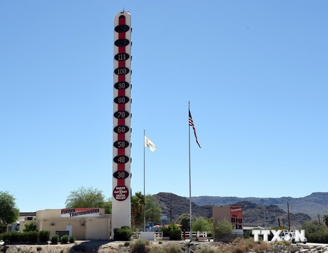 Hình ảnh chiếc nhiệt kế cao nhất thế giới đặt tại California - 1 Hình ảnh chiếc nhiệt kế cao nhất thế giới đặt tại California