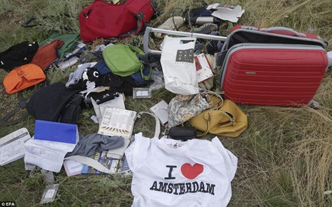 Australia cảnh báo nguy cơ lừa đảo từ thảm họa máy bay MH17 - 1 Hành lý nạn nhân vụ MH17 (ảnh: EPA)