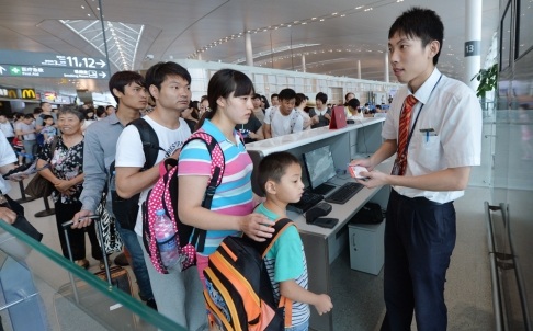 Hàng không Trung Quốc náo loạn vì quân đội tập trận quy mô lớn - 1 Nhiều chuyến bay bị hủy hoặc hoãn do quân đội tập trận.