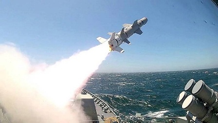 Tên lửa nguy hiểm nhất của Trung Quốc đe dọa tàu sân bay Mỹ thế nào? - 2 Tên lửa Harpoon của Mỹ.