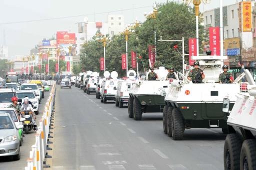 37 dân thường, 59 kẻ khủng bố chết trong vụ tấn công tại Tân Cương - 1 Lực lượng an ninh tham gia một cuộc diễn tập quân sự ở Tân Cương hồi tháng 6.