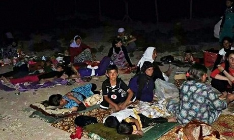 Những câu hỏi liên quan đến việc Mỹ không kích Iraq - 3 Người Yazidi tại một trại tị nạn ở Iraq. Ảnh: AFP
