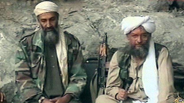 Tổ chức khủng bố al-Qaeda lập chi nhánh tại Ấn Độ - 1 Zawahiri (phải) và người tiền nhiệm Osama bin Laden trong một bức ảnh chụp năm 2001.