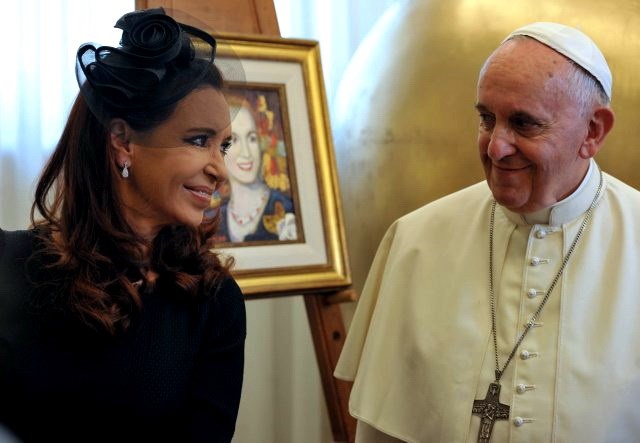 Nhà nước Hồi giáo IS dọa ám sát Tổng thống Argentina - 1 Tổng thống Cristina hội kiến với Giáo hoàng Francis ngày 20/9 (Nguồn: Phủ tổng thống Argentina)