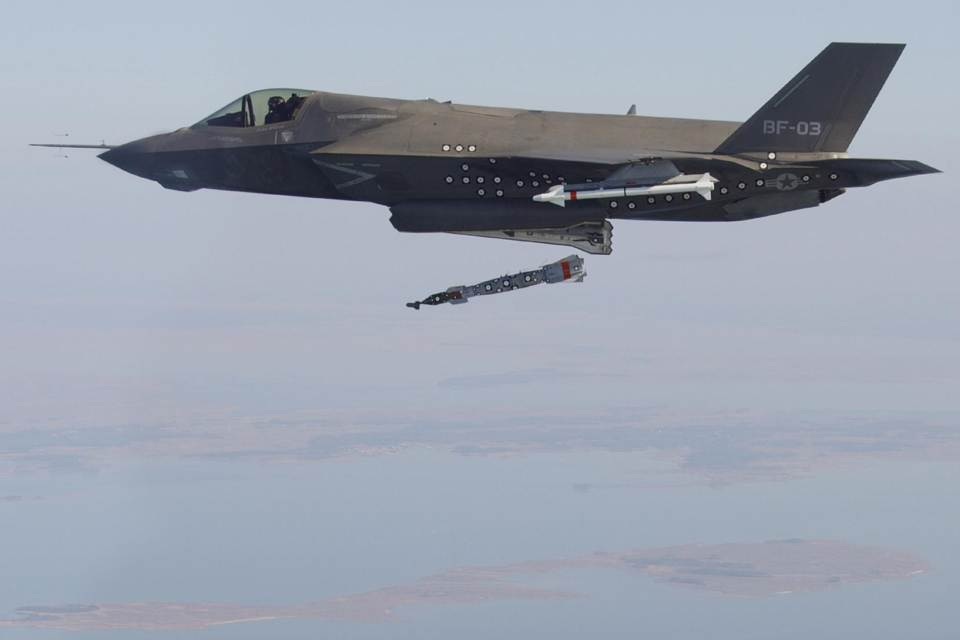 Hàn Quốc chi 7 tỷ USD để mua 40 chiến đấu cơ F-35 - 1 Một chiến đấu cơ F-35.