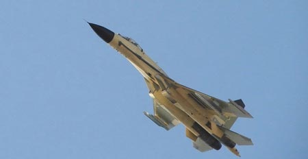 J-16 trong một cuộc thử nghiệm.