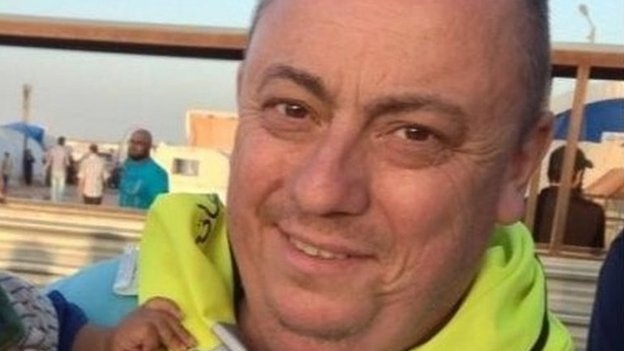IS tung video bắt giữ một nhà báo Anh - 3 IS đã đe dọa con tin Anh Alan Henning sẽ là nạn nhân tiếp theo.