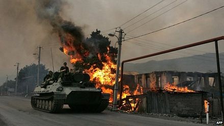 Quan hệ Nga-NATO: Vì sao "ông chẳng bà chuộc"? - 2 Nga và Gruzia đã lâm vào cuộc chiến ngắn vào năm 2008.