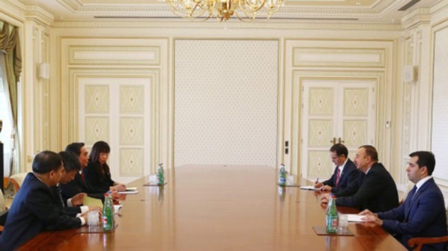 Đồng chí Lê Hồng Anh thăm và làm việc tại Azerbaijan - 1 Đồng chí Lê Hồng Anh hội đàm cùng Tổng thống Ilham Aliyev. (Ảnh: TTXVN)