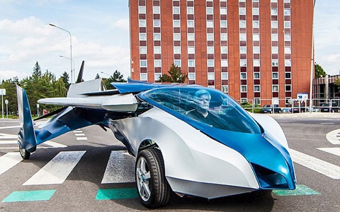 Ý tưởng ô tô bay tránh tắc nghẽn giao thông đã thành hiện thực - 1 Chiếc ô tô bay AeroMobil khi trên mặt đất