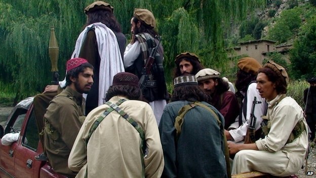 Taliban tại Pakistan tuyên bố ủng hộ IS - 1 Các thành viên của nhóm Tehreek-e-Taliban Pakistan.