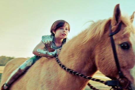Alice trong vai nữ thánh Jeanne d'Arc.