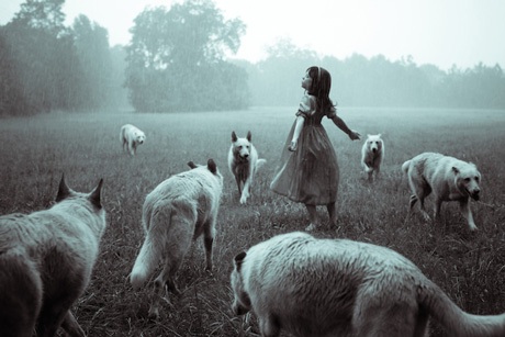 Hóa thành nhân vật trong phim Triệu hồi (The Summoning)