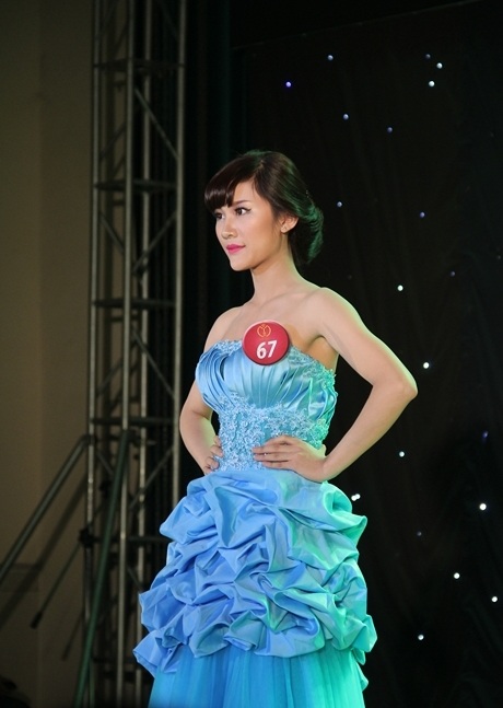 Kiều diễm trong trang phục dạ hội.