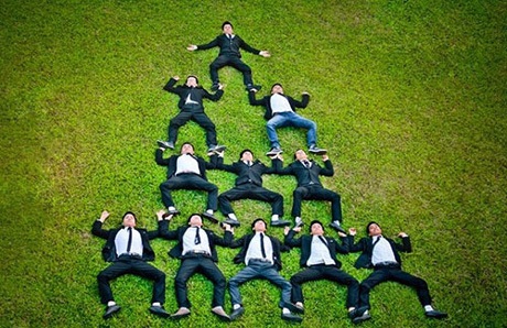Sinh viên phát cuồng vì... ảnh kỷ yếu - 2 Ảnh minh họa. Nguồn internet.