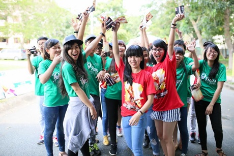 Các bạn trẻ nhảy flashmob và gửi lời chúc đến Mỹ Tâm - 2 Các bạn trẻ nhảy flashmob và gửi lời chúc đến Mỹ Tâm