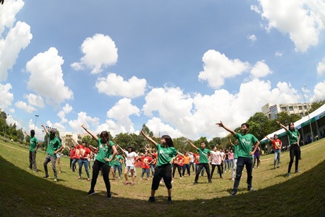 Các bạn trẻ nhảy flashmob và gửi lời chúc đến Mỹ Tâm - 1 Các bạn trẻ nhảy flashmob và gửi lời chúc đến Mỹ Tâm