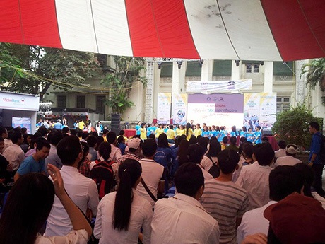 Hàng ngàn bạn trẻ tham gia Ngày hội Tân sinh viên 2014 - 3 Mai Châm