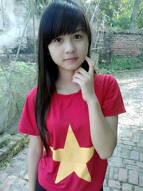 "Hotgirl" Việt với ảnh chéo chân gây bão Facebook - 3 Theo