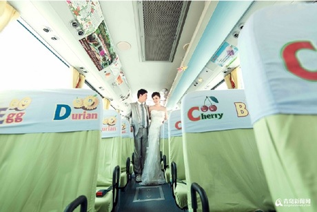 Ảnh cưới lãng mạn tại… bãi đỗ xe buýt gây sốt - 8 Vũ Phong