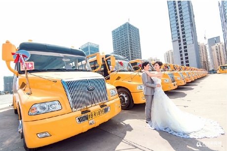 Ảnh cưới lãng mạn tại… bãi đỗ xe buýt gây sốt - 7 Vũ Phong