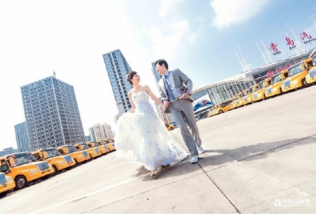Ảnh cưới lãng mạn tại… bãi đỗ xe buýt gây sốt - 6 Vũ Phong