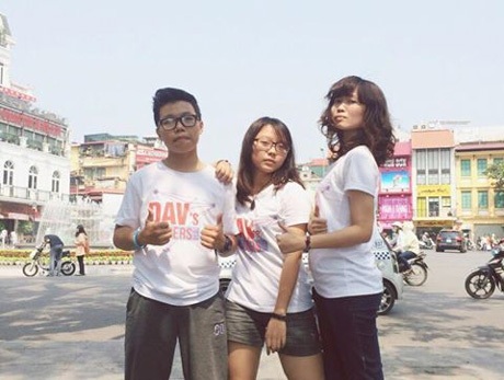 Tự hào trí tuệ nhưng không quên trách nhiệm - 2 Anh Duy cùng với các thành viên BTC chương trình DAV Freshman day 2014.