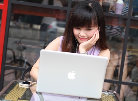 6 bí quyết để học giỏi tiếng Anh của nữ thạc sĩ ĐH Harvard - 2 Học viên tham gia học tiếng Anh trực tuyến có tương tác Rockitonline