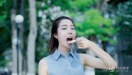 Ngắm vẻ xinh đẹp của tân Hoa khôi SV Trung Quốc - 3 Lee Hyun Zhen từng được biết đến qua bộ ảnh với que kem cắn dở.