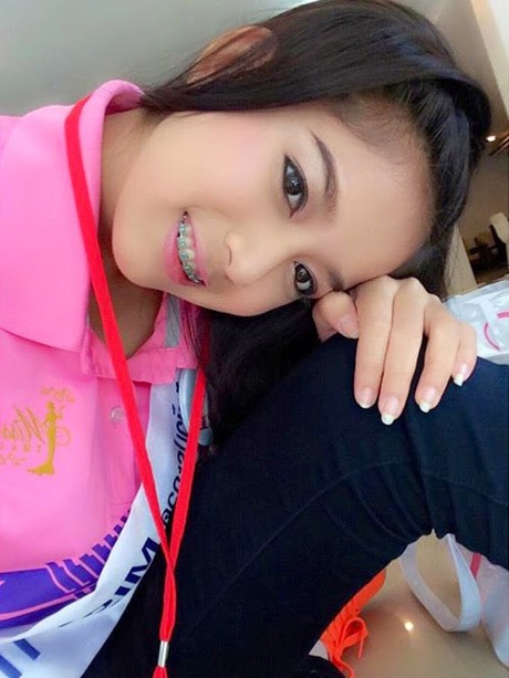 Nữ sinh đeo niềng răng chiến thắng Miss Teen Thái Lan 2014 - 16 Và một Patnida giữa đời thường.