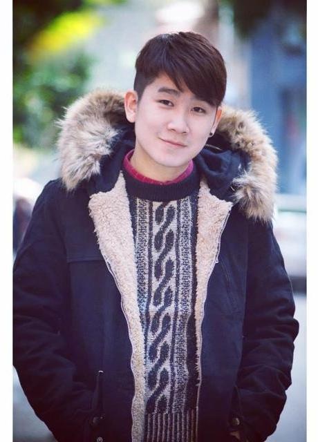 Bật mí công thức phối đồ cho nam ngày se lạnh - 22 Áo khoác cổ lông xua tan lạnh giá, nhất là vào sáng và đêm Hà Nội.