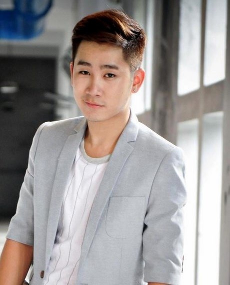 Bật mí công thức phối đồ cho nam ngày se lạnh - 7 Hãy kết hợp vest cùng áo phông hoặc len mỏng cổ tròn và quần âu, giày da.