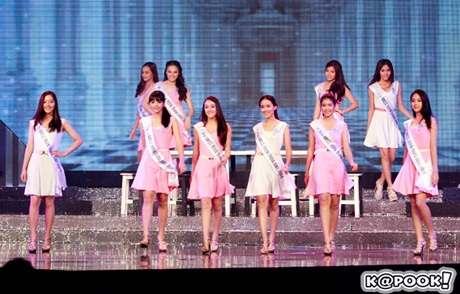 Các thí sinh trong đêm Chung kết thể hiện ở nội dung trình diễn và giới thiệu.