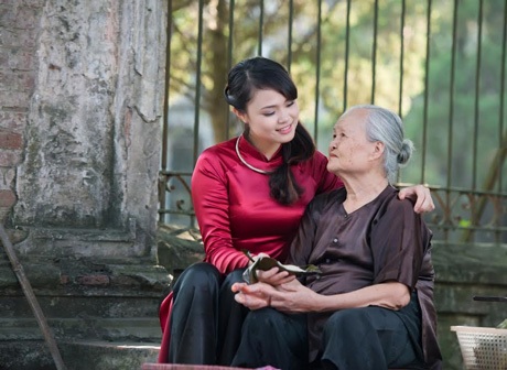 Chùm ảnh “tình bà cháu” của nữ sinh Hà thành - 6 Hoàng Dung